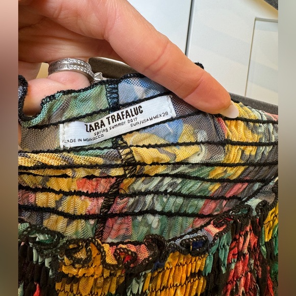 ZARA Off- Shoulder Tropical Floral Top - Picture 9 of 9